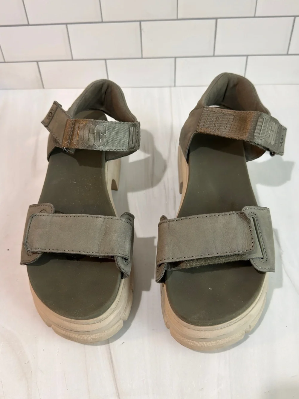 UGG THE ASHTON SANDAL CHUNKY PLATFORM LEATHER Strappy MOSS GREEN SIZE 9